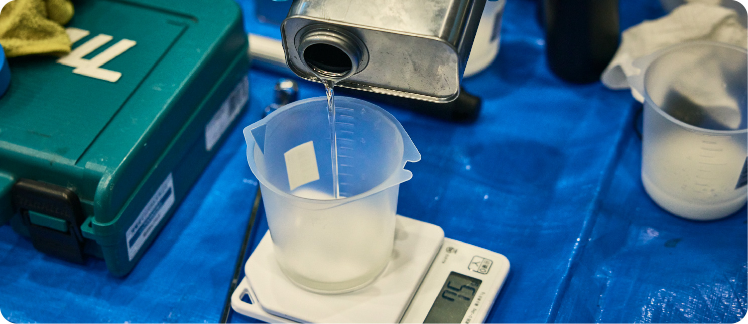 手塗り施工の様子